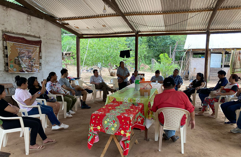 Taller sobre transiciones ecosociales con autoridades y asociaciones de Macharetí, Chaco boliviano.